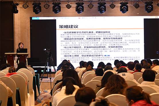 1223新闻：文教授讲座-02